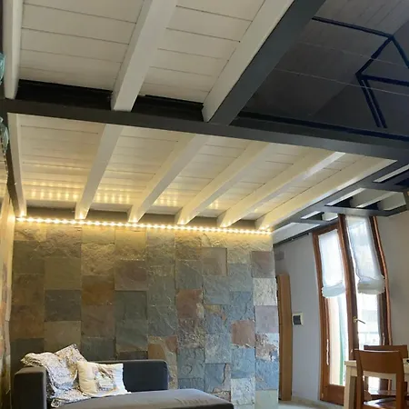 Moderne Fuer 4 Personen * Gardone Riviera