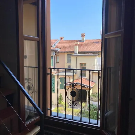 Moderne Fuer 4 Personen * Gardone Riviera